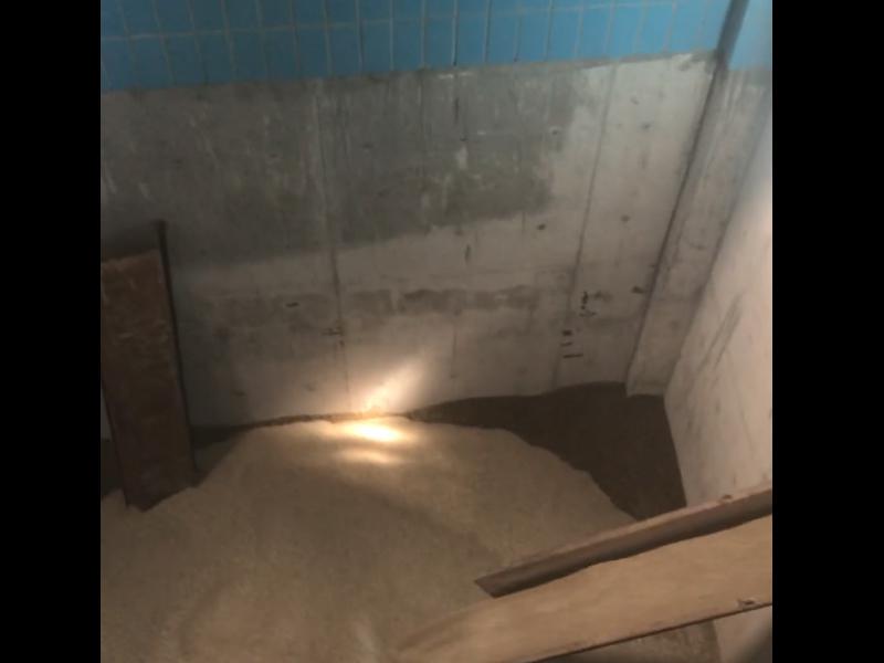 沸石灌裝現場